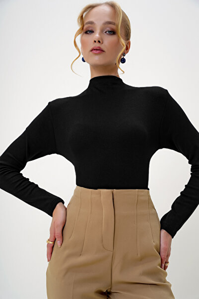 Trend Alaçatı Stili Schwarze Damenbluse mit halbem Rollkragen und zwei Fäden ALC-X13037