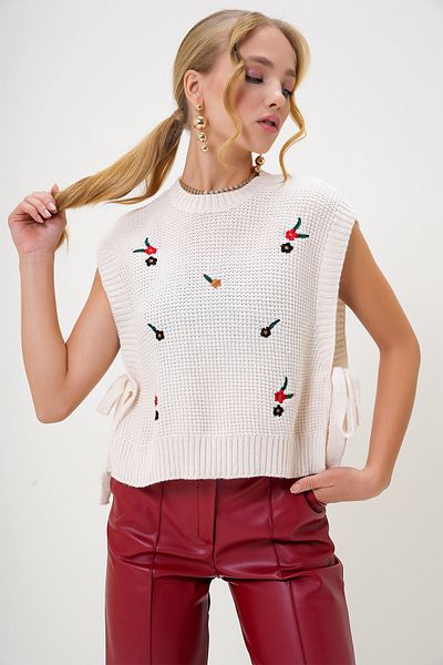 Trend Alaçatı Stili Women's Ecru Crew Neck Embroidery Side Tie Knitwear Sweater Alc-X13003