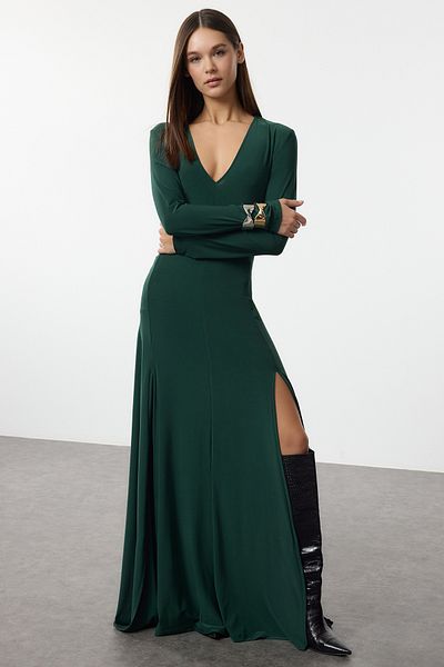 Trendyol Collection Smaragdgrünes, dehnbares Maxi-Strickkleid – V-Ausschnitt, Skater-Stil, Limited Edition TWOAW25EL00299