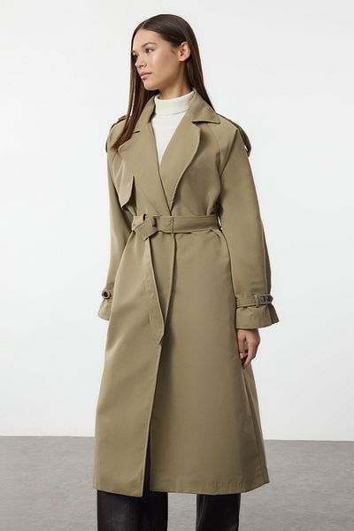 Trendyol Collection Lehký khaki kabát s plyšovým výstřihem s páskem - Twoaw25Tr00025
