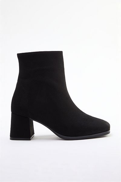TRENDYOL SHOES Fekete velúr négyszögletes orrú, blokksarkú női csizma TAKAW25BO00002