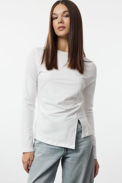 Trendyol Collection Crew Neck Ecru kötött blúz - hasított és húzózsinóros, testhezálló TWOAW24BZ00388