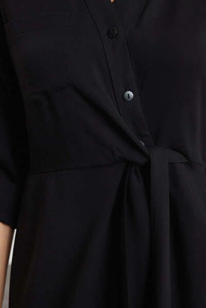 Trendyol Collection Μαύρο φόρεμα με μίντι υφαντό πουκάμισο TWOAW25EL00576