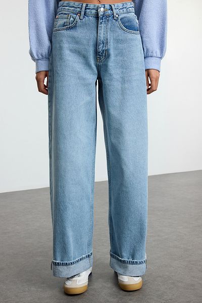 Trendyol Collection Hellblaue, mehrlagige, reguläre Taillen-Skater-Baggy-Jeans TWOSS25JE00001