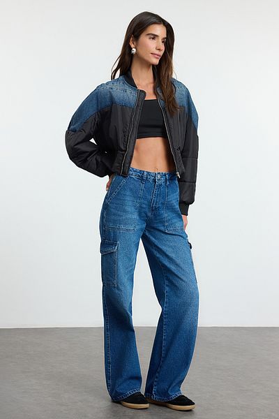 Trendyol Collection Blugi Indigo cu talie înaltă cu picioare largi, cu buzunare cargo TWOAW22JE0393