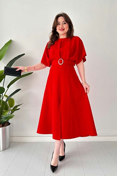 MaziButik فستان بتصميم متوسط الطول باللون الأحمر