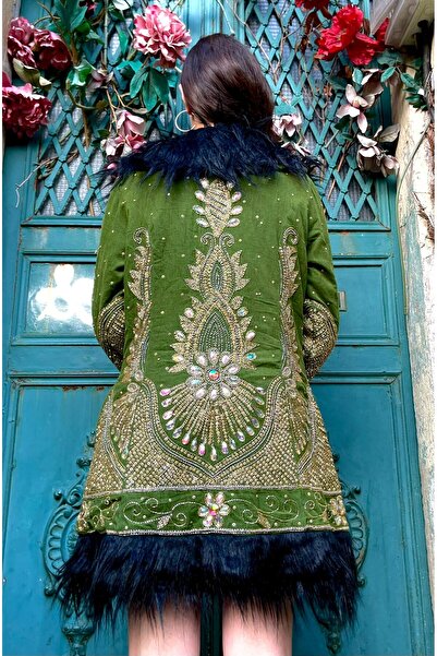 Madame Lucid Yeşil Kadife El İşlemeli Kürklü Bohem Tasarım Kaban