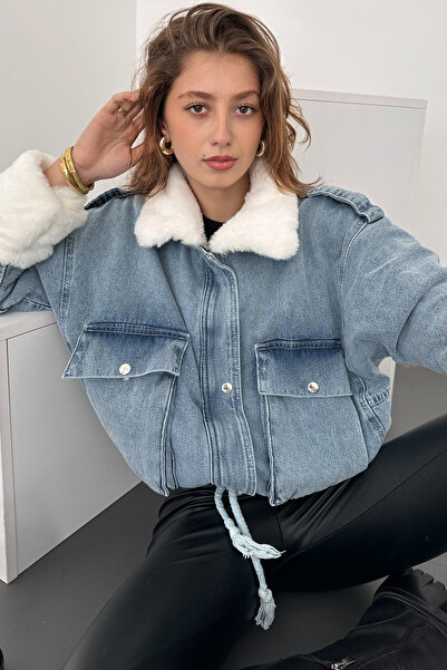 Lin Collection معطف جينز نسائي سميك من الفرو بالكامل باللون الأزرق E05134-2241