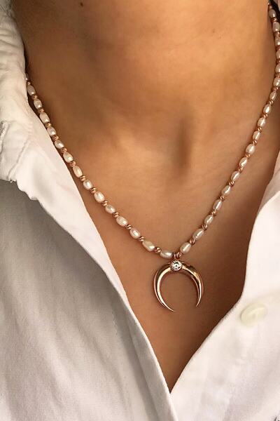 Gümüş Çarşısı İncili İtalyan Dorikalı Hilal Kolye GC870