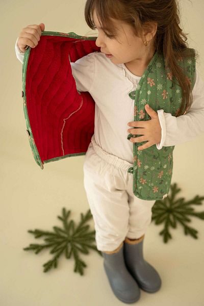 Kirazkids Плюшена бебешка жилетка с коледна тематика