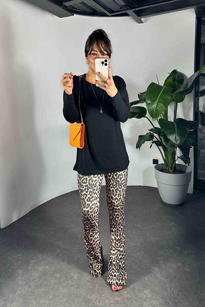 Butik Gardrop Jambiere de damă cu picior evazat și cu imprimeu leopard somon - talie elastică