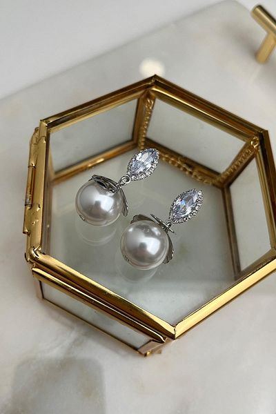 Modex Shuttle Stone Pearl Dangle Earrings