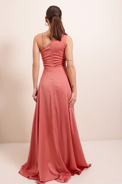 By Saygı Sukienka z satyny krepowej z marszczeniami z przodu i krótkim tyłem