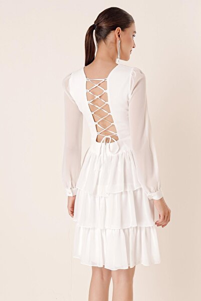 By Saygı Vrstvené šaty s nízkým střihem v pase a na zádech