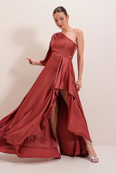 By Saygı Egyujjú Flounce elülső bélelt krepp szatén hosszú ruha