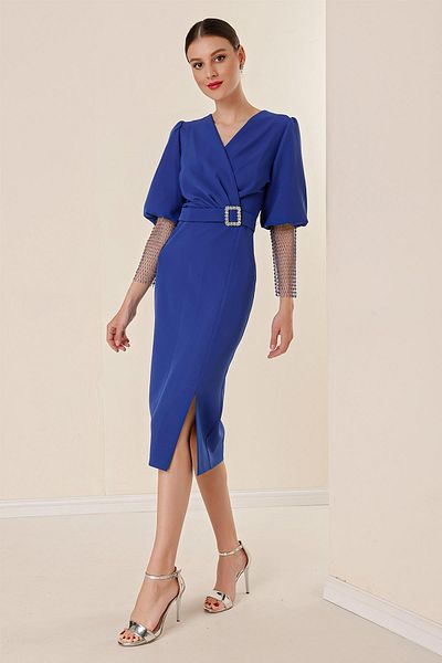 By Saygı Großes Kleid mit zweireihigem Kragen, Ballonärmeln und Perlendetail