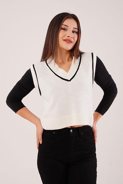 Hipo Trend Ecru Knitwear Sweater with V-Neck Stripe