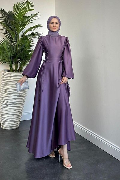 MERVEN AKYÜZ Сатенена лилава вечерна рокля - Orya Side Tight