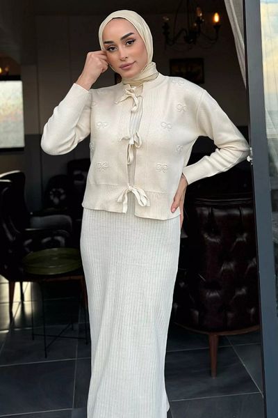 julude Κρεμ μπροστινό δέσιμο Pearl Jacket Φόρεμα Hijab Knitwear Σετ δύο τεμαχίων