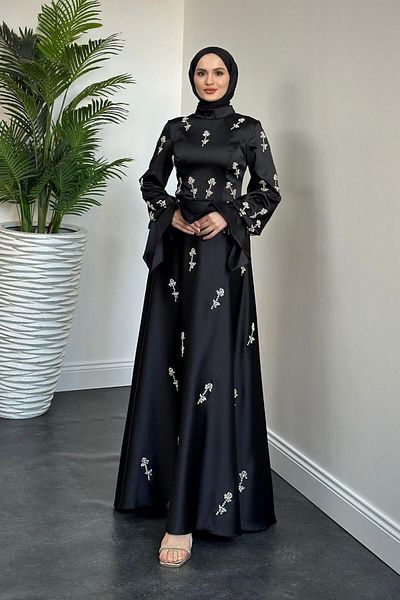MERVEN AKYÜZ Βραδινό φόρεμα Emilia Black Satin - Princess Stone Λεπτομερές