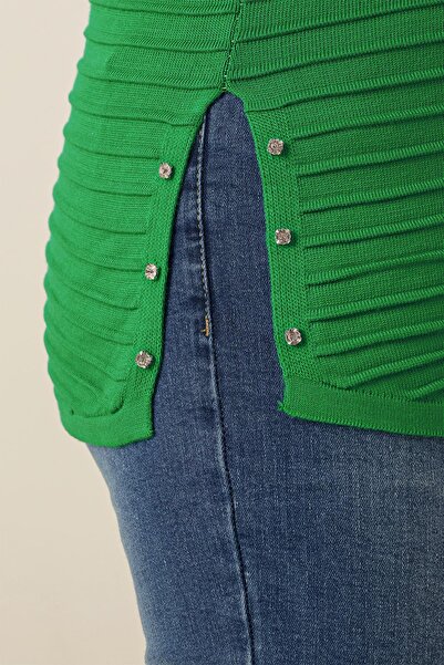 By Saygı Svetr větší velikosti s kamenným detailem na bocích