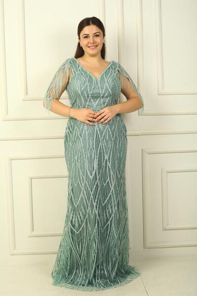 By Saygı Γυναικείο φόρεμα με λαιμόκοψη V σε μεγάλο μέγεθος με λεπτομέρεια από πέτρα και χάντρες