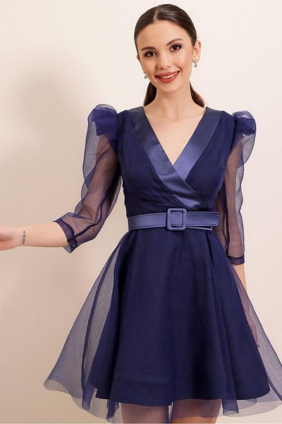 By Saygı Zweireihiges Kleid mit Ballonärmeln und Gürtel