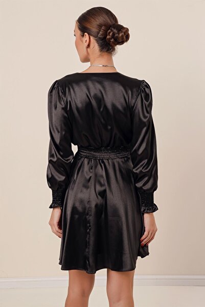 By Saygı Derék és ujjbegyű, bélelt szatén ruha