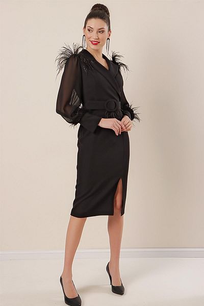 By Saygı Zweireihiger Ausschnitt, Taillengürtel, vorne geschlitzte Ärmel, Chiffon- und Federdetail-Kreppkleid mit Manschetten
