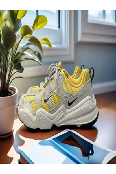 Nike حذاء رياضي نسائي من Tech Hera |   DR9761-700