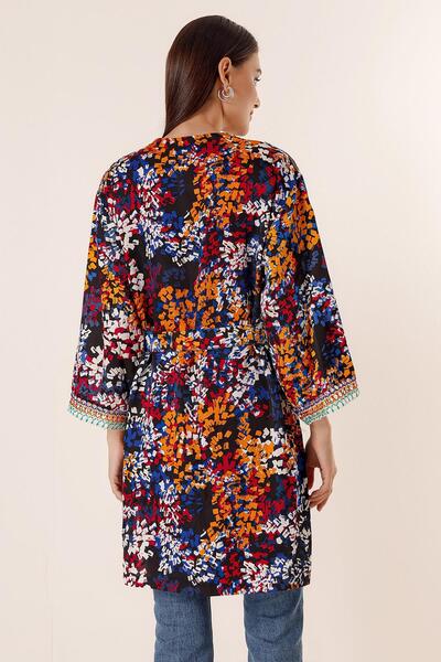 By Saygı Σατέν μακρύ μπουφάν κιμονό με μικτό σχέδιο