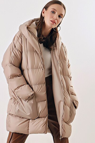 Vivika Kadın Kapüşonlu Bol Kesim Oversize Torba Cepli Bel Altı Midi Boy Şişme...