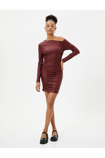 Koton Mini rochie creion cu aspect de piele, guler asimetric cu mânecă lungă
