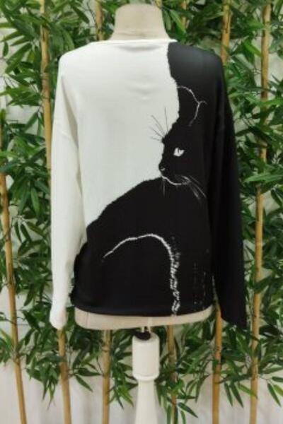 Mossta V-Neck Cat Printed Raised Diving Blouse Black