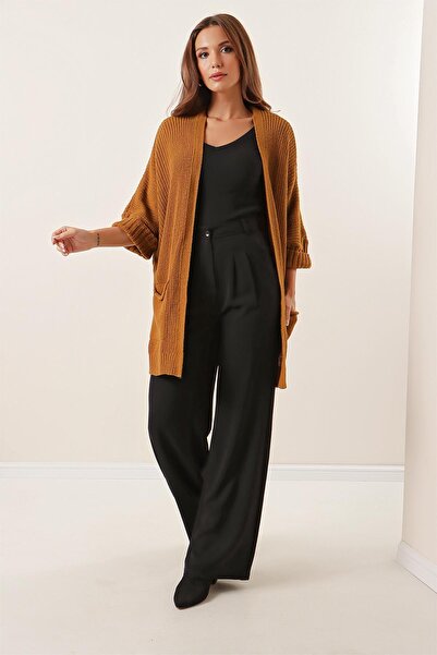 By Saygı Pletený pončo cardigan s vreckami na polovičných rukávoch
