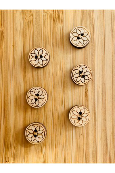 Kartopu Natural Wood Button with Burning Drawing Pattern 15 Mm. Pack of 6. Daisy.