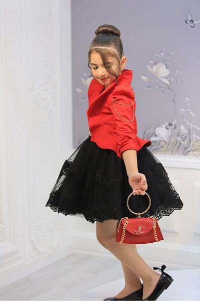 By Feyza Kids Collection rochie de seară cu dantelă cu dantelă pentru fetiță, cu detaliu de lanț pe umeri, jachetă de in, curea și geantă, combinație de 4 piese