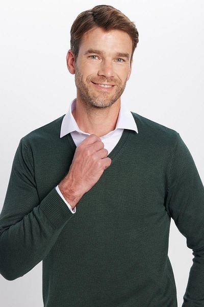Tudors Herren-Strickpullover aus Baumwolle mit normaler Passform und V-Ausschnitt in Standard-Passform