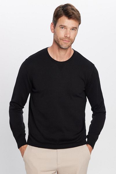 Tudors Pulover negru pentru bărbați, slim fit, cu decolteu rotund