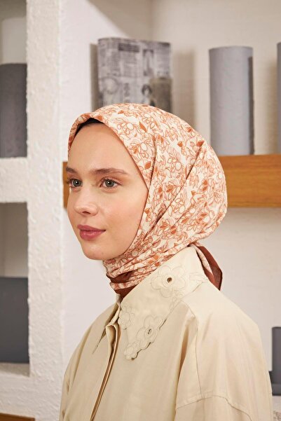 Şalland Μαντίλι με μοτίβο Baroq Κέλυφος κανέλας