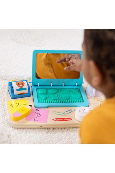 Melissa & Doug Laptop din lemn de jucarie pentru toddleri