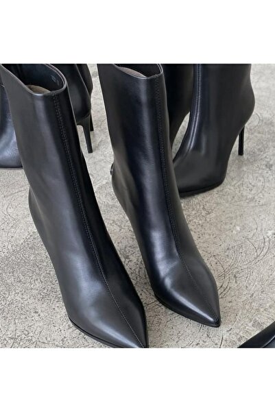 FUNDA AKIN Mi Luz Siyah Sivri Burunlu Topuklu Midi Bot