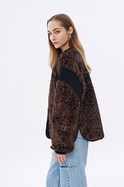 Quzu Коричневий плюш - коротке пальто з леопардовим принтом