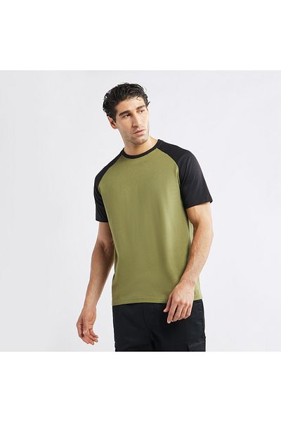 FAV Colourblock T-shirt with Crew Neck and Raglan Sleeves