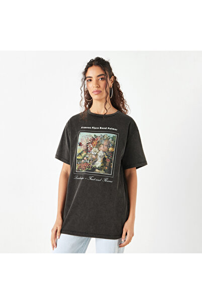 SP Characters تي شيرت مزخرف برقبة دائرية وأكمام قصيرة