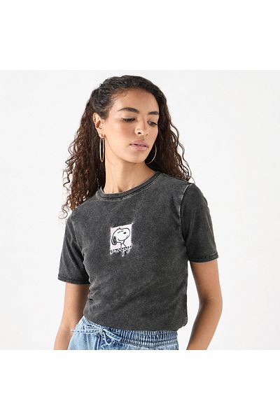 SP Characters Snoopy Embroidered T-shirt and Crew Neck and Short Sleeves