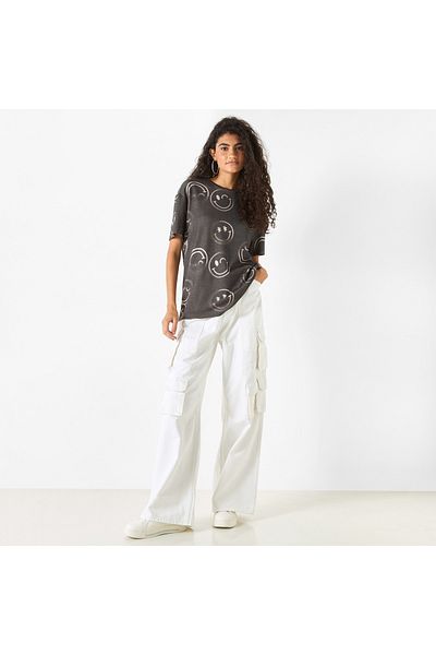 SP Characters Smiley Print T-shirt with Short Sleeves and Crew Neck