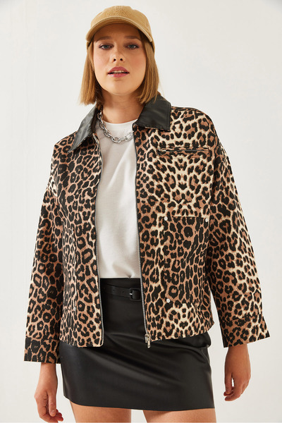 Bianco Lucci Damenmantel mit Leopardenmuster und detailliertem Lederkragen 60351236