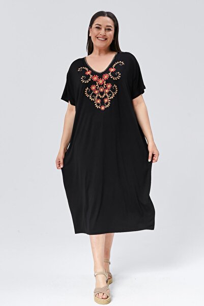 Ebsumu Rochie neagra brodata cu decolteu in V de marime plus - Potrivire foar...