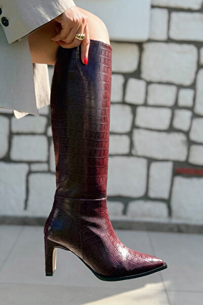 POLKA STORE Stílusos, térd alatti, hegyes orrú, cipzáras matt bőr női csizma